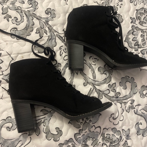 H&M black suede lace up low open toe block heel - Picture 4 of 4